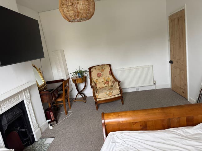 Luxurious room in central townhouse Main Photo