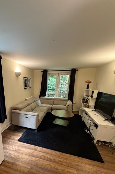 Double room for rent, 8mints walk to Redhill stati Main Photo
