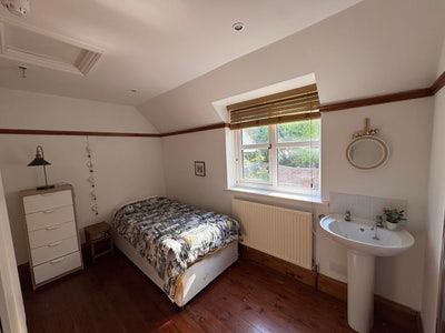 Single bedroom House Share  Main Photo
