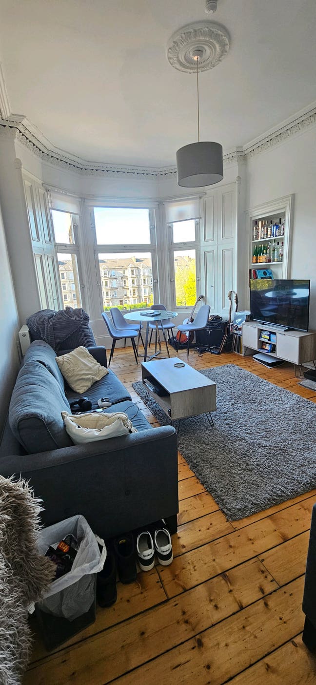 Twin Bedroom with ensuite shower in Dennistoun Main Photo