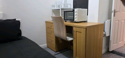 Single box room- Fully furnished Main Photo