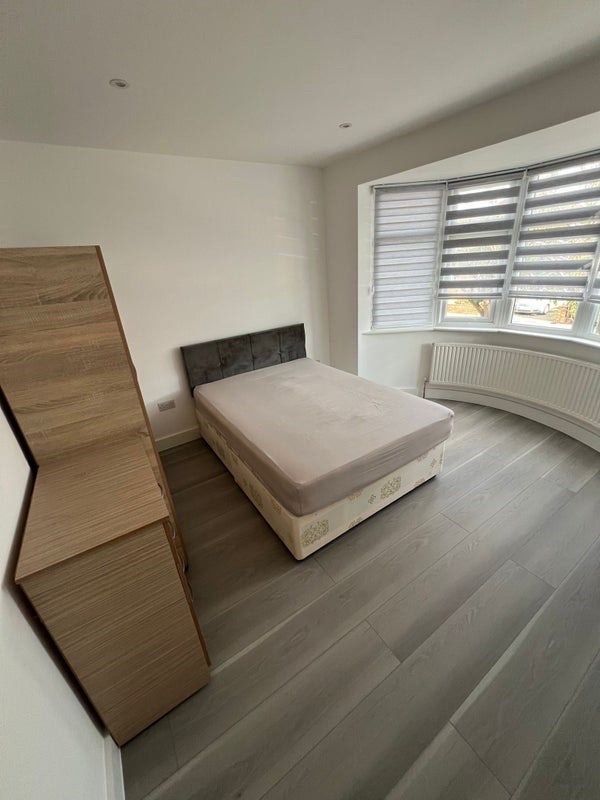 ✨🛏️ Double Room to Let – Kingsbury Main Photo