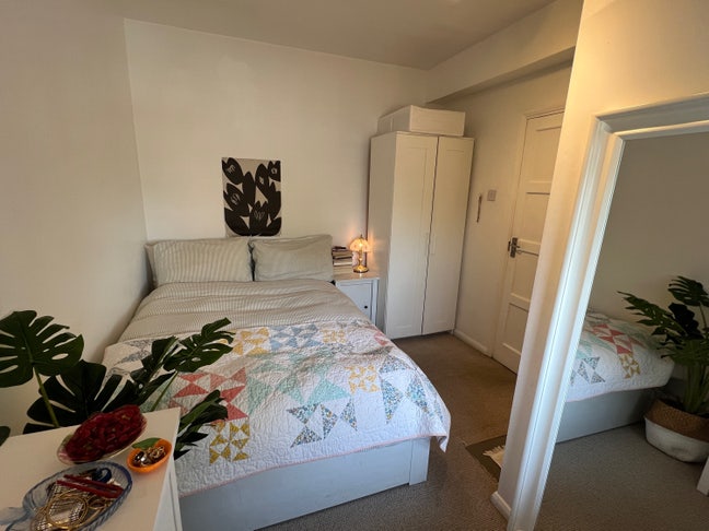 Double en-suite room in Clapham Common available!  Main Photo