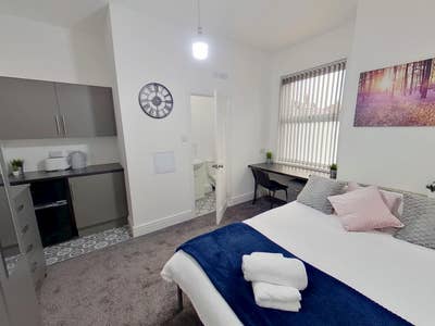 🏡 En-Suite Double Bedroom Main Photo