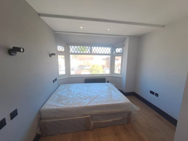 Studio Room Available – Orchard Grove, Edgware HA8 Main Photo