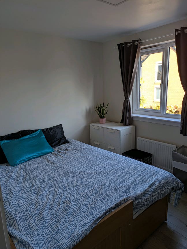 Room in a semi-detached house with priv. garden Main Photo