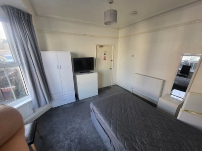 Large Room In Bridgend Main Photo