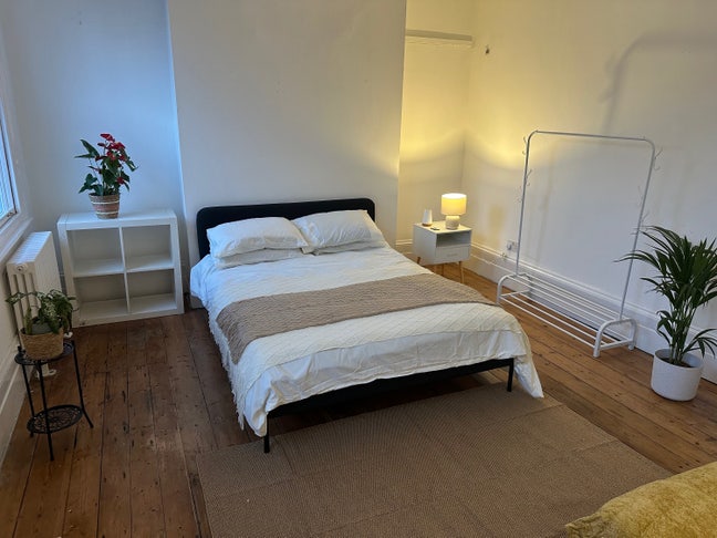 Rooms in Beautiful 4-Bed Victorian House & Garden Main Photo