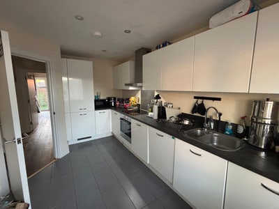 Looking for one additional housemate! :) Main Photo