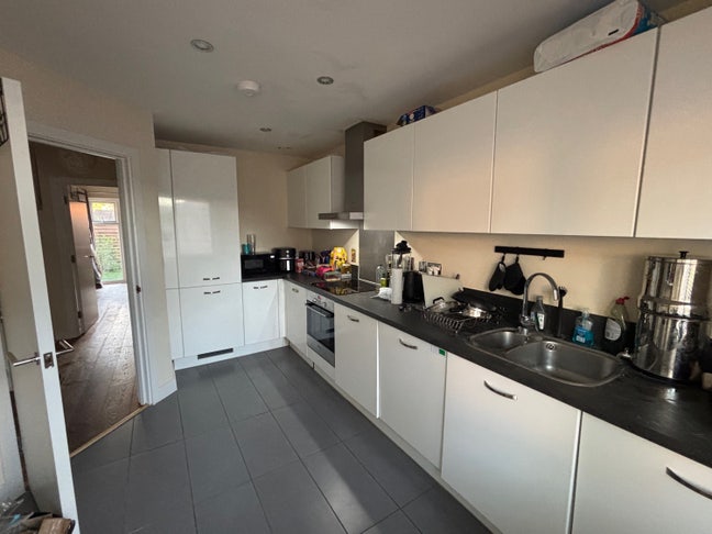 Looking for one additional housemate! :) Main Photo