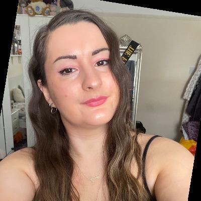 Professional Female Seeking Pet-Friendly Room Main Photo