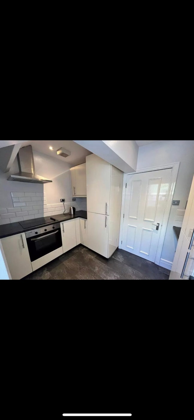 Modern Room Available in Flat 5 - Spital Tongues  Main Photo