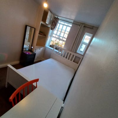 Clean room.  Main Photo
