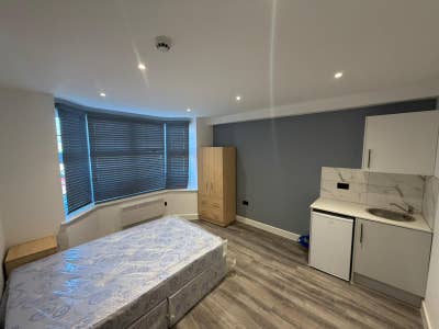 DSS - Studio Flat Available in Warlingham CR6 Main Photo