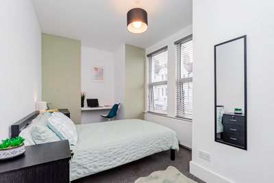 Amazing Rooms in House - Close to Town - Beeston!! Main Photo