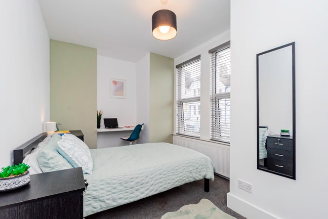 Amazing Rooms in House - Close to Town - Beeston!! Main Photo