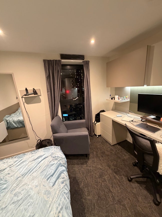 Modern Studio 1/6/2026- 17/7/2026 Canvas  Main Photo