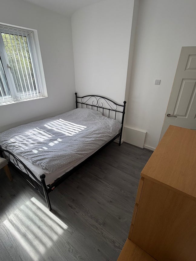 Small 2 bedroom house  Main Photo