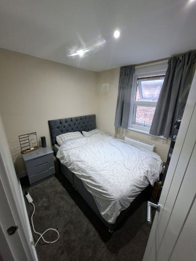 Small Double Room in Quiet Modern House Main Photo