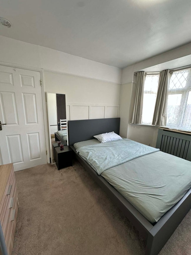 Double room In Hendon NW4 for single only  Main Photo