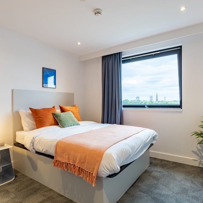 Double En-Suite Room|Bills Included|Available June Main Photo