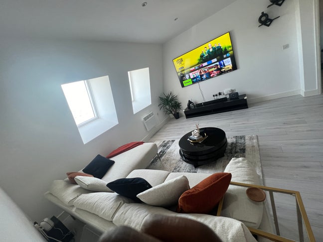 Modern flat in Aylesbury  Main Photo