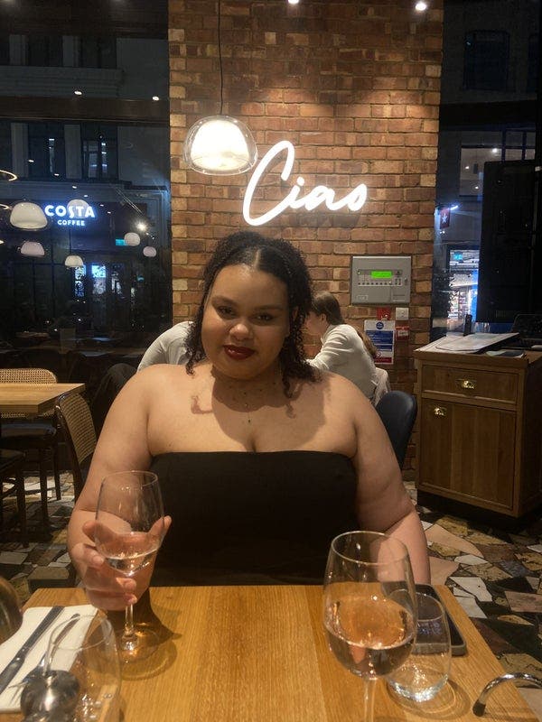 Female student seeks a double room Main Photo