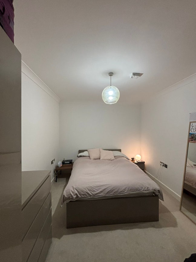 Cozy Double Room in Modern Flat – E1, London  Main Photo