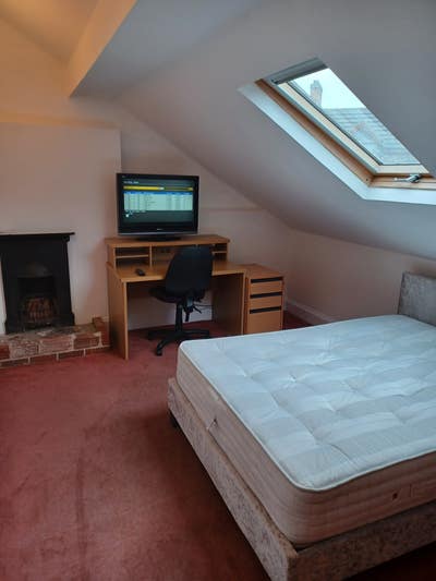  room avaliable between ashby and woodvill Main Photo