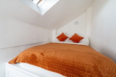 City centre 1 double bedroom and loft room Main Photo