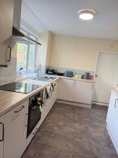 3 rooms available in BS5 House Share  Main Photo