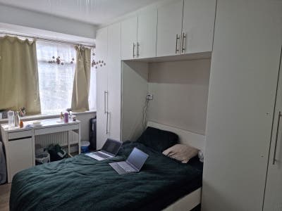 Double En-suite Room to let Main Photo