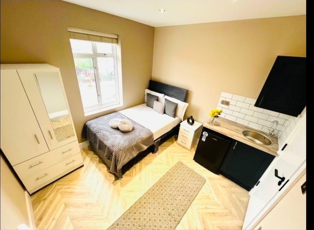 🏡🔥 Self-Contained Studios to Let in – Streatham Main Photo