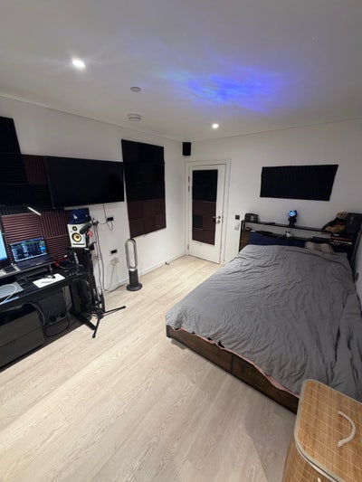 Large Double Room in Modern Flat w/ Concierge Main Photo