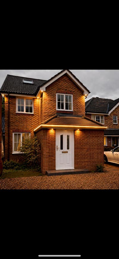 Executive house with existing female Main Photo