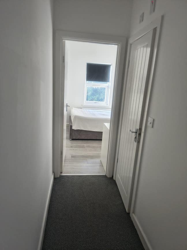 Double Room with Private Bathroom (female tenant) Main Photo