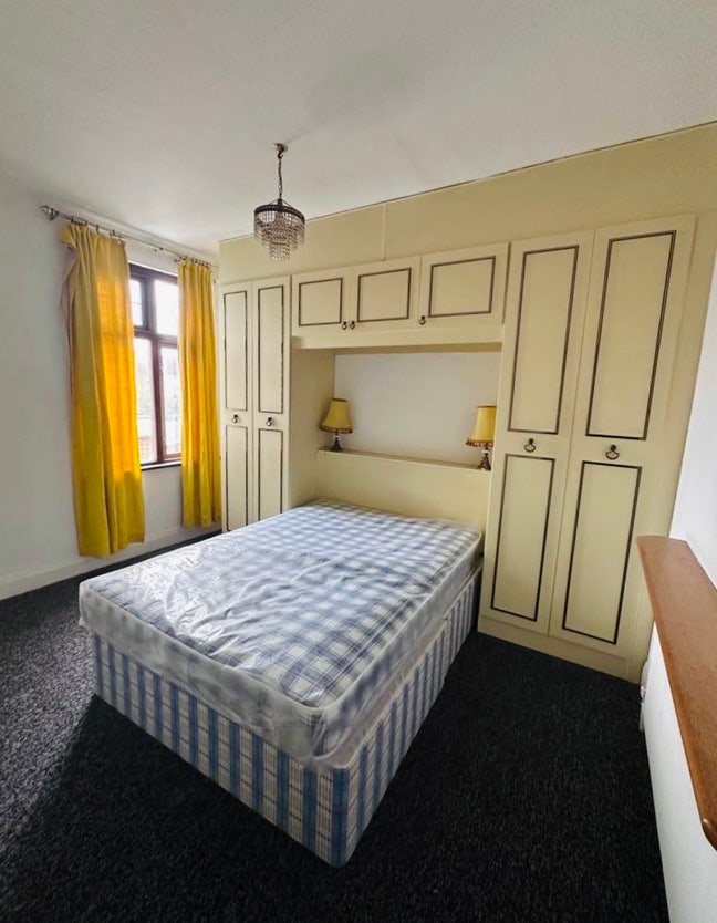 Lovely Large Double Room Available in Ilford Main Photo