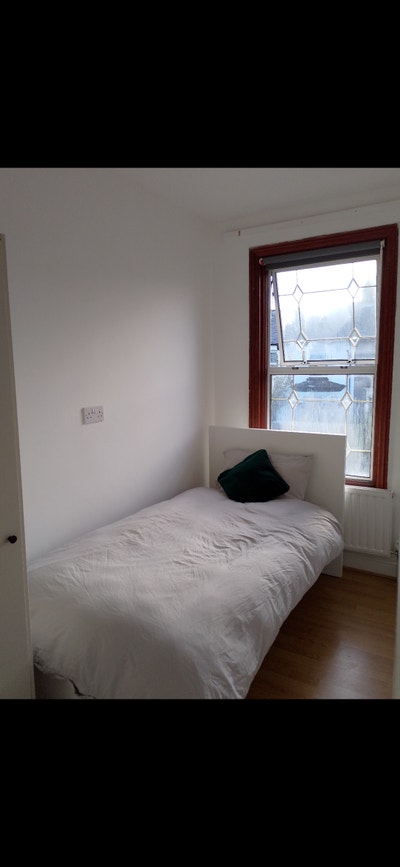 Bright single room –Newham | Great Links Main Photo