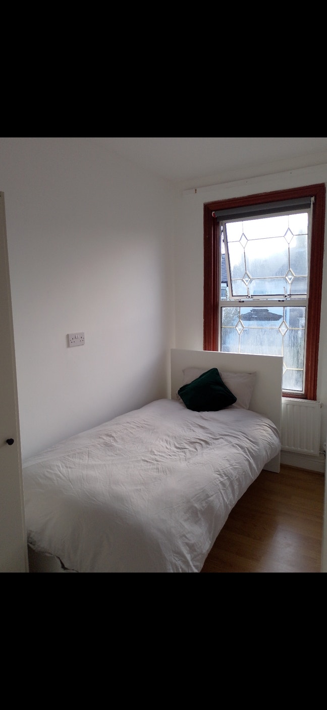 Bright single room –Newham | Great Links Main Photo