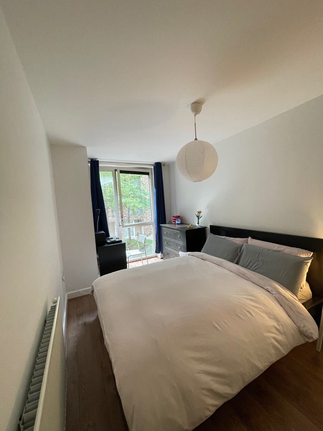 Spacious and bright double bedroom ☀️🌳 Main Photo