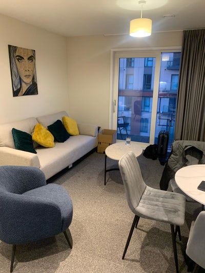 Modern Double Room in Stylish Apartment Main Photo