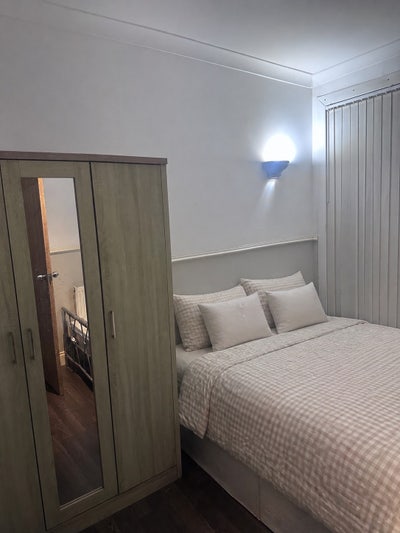    Single bedroom females preferred) Main Photo