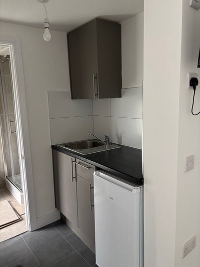 Beautiful new 4 bedroom HMO Main Photo
