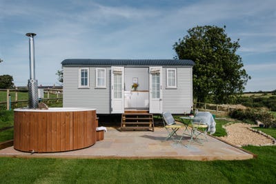 Private Shepherd’s Hut on Working Cornwall Farm  Main Photo