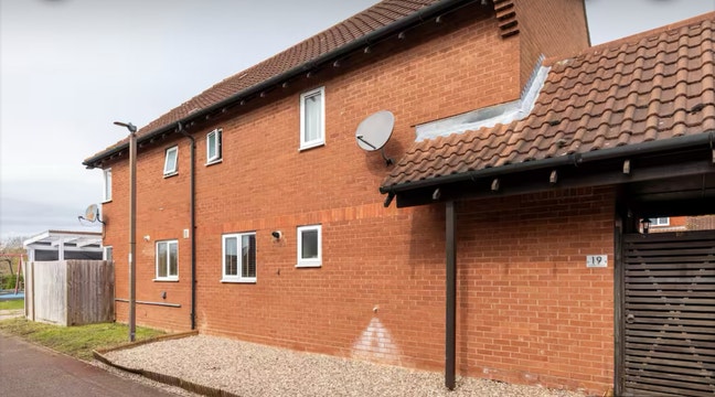 Lovely Room in Quiet Home – Single Female  Preferr Main Photo