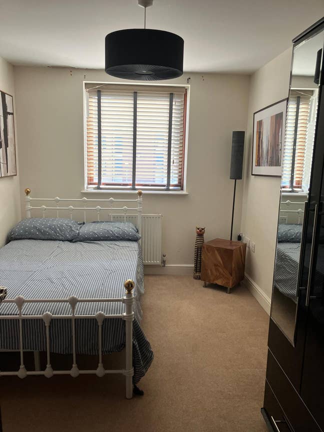 Double Bedroom in Crawley Main Photo