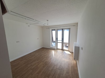  Rooms available - All bills Inc Main Photo