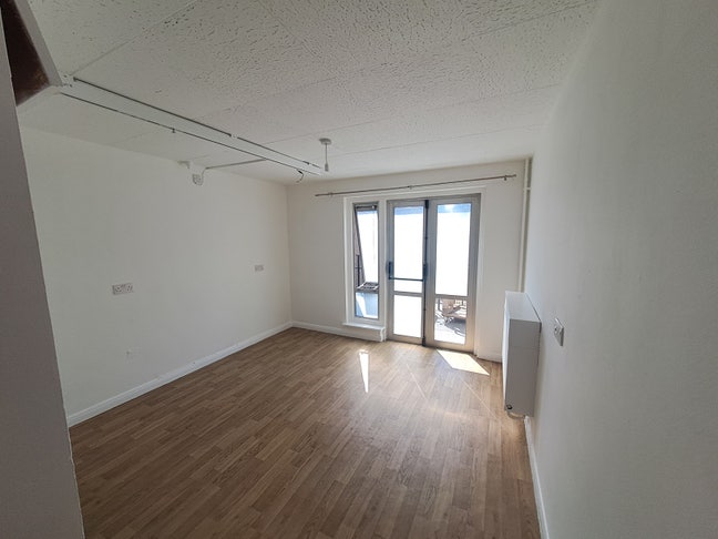  Rooms available - All bills Inc Main Photo