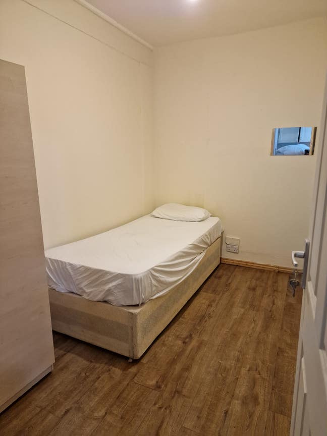 Small single room Main Photo