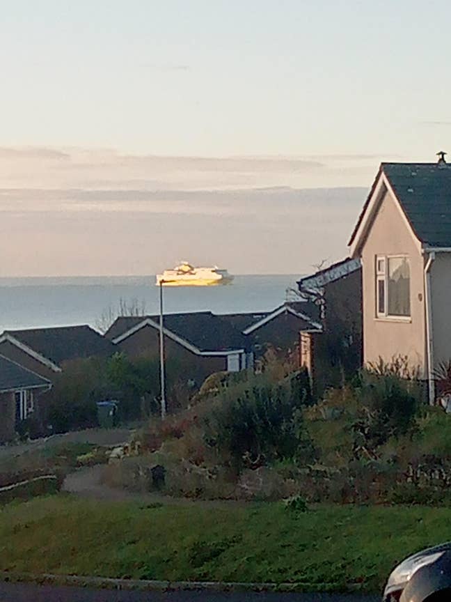 Living with a fantastic sea view, garden  Main Photo